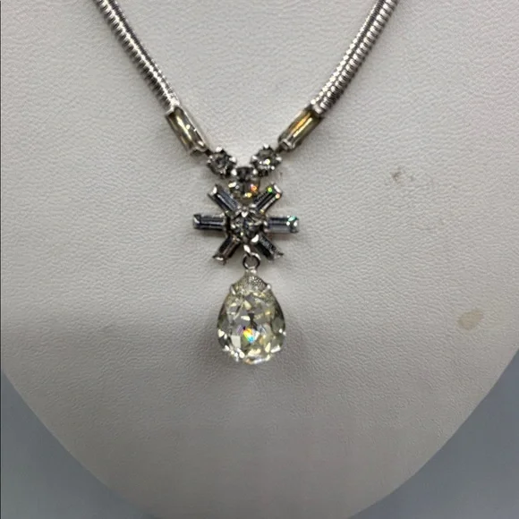 Gorgeous Vintage Leo Glass Crystal Necklace JP277 - Picture 3 of 8